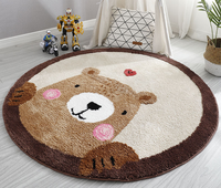 Jolis enfants à fourrure à motif animal aiment bébé jouer tapis rond tapis