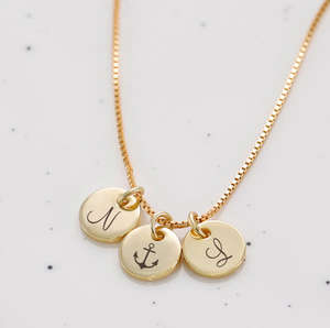 Collar para Mujer de Acero Inoxidable con Mini Disco, Cadena de Caja y Placa Personalizada con Nombre Grabado, Diseño de Sol, Ola y Arcoíris, Bañado en Oro - Product Image 3