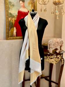 ผ้าคลุมไหล่แบบกลับด้านได้ รุ่น New Zari Moonlight ให้ความอบอุ่นสำหรับฤดูหนาว เหมาะสำหรับงานแต่งงานและเทศกาลในอินเดีย ปี 2025 รับผลิตแบบ OEM ขายส่ง ผลิตในอินเดีย - Product Image 3