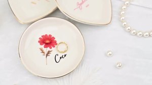 Plato para Anillos de Cerámica Clásico Tallado Personalizado - Bandeja para Joyas con Nombre Monograma - Decoración para el Hogar del Día de la Madre - Product Image 6