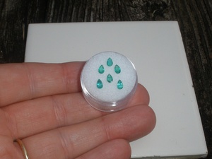 Esmeraldas Colombianas Naturales AAA, Facetadas en Forma de Pera, Color Verde (6 Piezas de 5x3mm) para Joyería - Product Image 2
