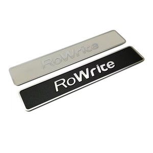Plaque métallique personnalisée avec logo gravé, étiquette en aluminium, plaque argentée brossée noire pour l'identification de la marque d'équipement - Product Image 1