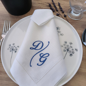 Serviettes de table en coton et lin brodées sur mesure d'un fabricant de serviettes pour projets hôteliers - Product Image 1