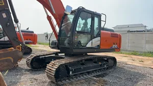 Excavatrice sur chenilles hydraulique Hitachi ZX210, moteur Isuzu, système de cabine optimisé avec commande PLC pour une efficacité de construction élevée - Product Image 5