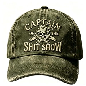 Gorra de béisbol bordada Captain Of The Shit Show, gorra unisex ajustable de mezclilla vintage con diseño de calavera y huesos entrelazados - Product Image 5
