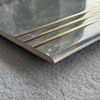 Carreaux de sol en porcelaine polie effet marbre gris doré antidérapants pour villa, intérieur de luxe, 470x1200mm, avec bord doré poli