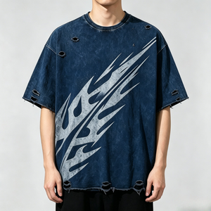 <span class=keywords><strong>T</strong></span>-<span class=keywords><strong>shirt</strong></span> da uomo CAIPANDUDU in <span class=keywords><strong>cotone</strong></span> 100% lavato con acido, strappato e effetto distressed, con stampa grafica grunge a fiamma e spine diagonali in rilievo, personalizzata. - Product Image 3