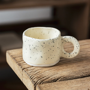 Taza de cerámica de alto valor de color, diseño moderno de tinta de salpicaduras, taza de agua bonita amasada a mano para fiesta de oficina, suministro de té y café al por mayor - Product Image 3