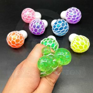 2 Inch Plastic Squeeze Mesh <span class=keywords><strong>Ball</strong></span> Speelgoed Capsule Stress Druivenballen Voor Kinderen 5-7 Jaar Rekbaar Klein Speelgoed - Product Image 4