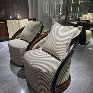 Set di Arredamento di Lusso per Soggiorno con Divano in Pelle Moderno e Tavolino in Legno di Burl per Progetti di Ville, Soluzione Completa per l'Arredamento Domestico - Product Image 3