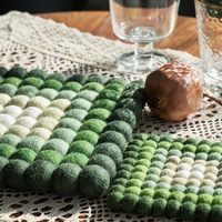 Quadratische Filz kugel untersetzer Bunter Heizplatten halter Hitze beständiger Top flappen für Tisch Schreibtisch Küchen bar Restaurants
