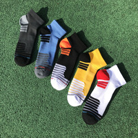 Chaussettes de sport unisexes professionnelles respirantes avec soutien de la voûte plantaire pour la course, la gym, le basketball et l'entraînement
