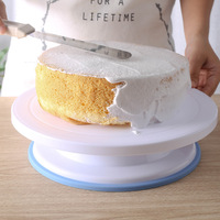 360-Grad Rutschfester Rotierender PP-Kuchen-Dekorationsständer Weiß-Blau Lebensmittelkontakt-Sicher für Küche, Restaurant, Bäckerei