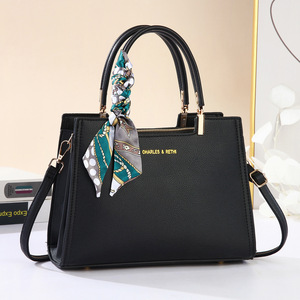 Borse a Tracolla Rosse da Donna All'Ingrosso, Borse Firmate di Moda per Signore - Product Image 3