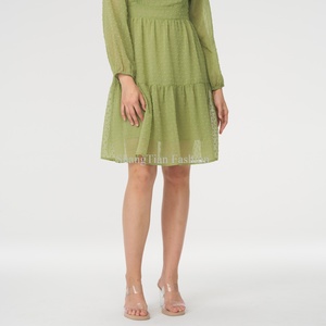 ผู้ผลิตเสื้อผ้า ชุดเดรสฤดูร้อนแบบมีระบาย คอวี ผ้าทอพิมพ์ลายดิจิทัล ซักได้ ความยาวปานกลาง สำหรับผู้หญิง - Product Image 4