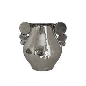 Florero de Metal de Diseño Moderno, Acabado Plateado, Alta Calidad, Estilo Contemporáneo, Jarrones y Macetas, Artículos de Decoración para el Hogar - Product Image 1
