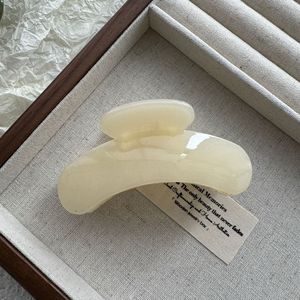 Pince à cheveux en acrylique transparente géante pour femme, motif lune creuse, couleurs bonbon, pour cheveux épais - Product Image 6