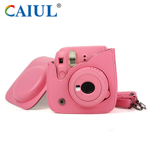 Fujifilm <span class=keywords><strong>Instax</strong></span> <span class=keywords><strong>Mini</strong></span> <span class=keywords><strong>9</strong></span> Groovy Ice Blue Sac de protection rigide en matériau PU souple pour une utilisation instantanée de l'appareil photo - Product Image 2