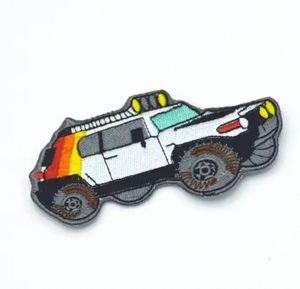 Le petit garçon aime le petit <span class=keywords><strong>patch</strong></span> de réparation de voiture. Il convient aux vêtements du petit garçon - Product Image 3