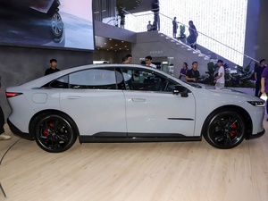 <span class=keywords><strong>Mazda</strong></span> EZ-6 Supreme Sport Edition 2025, Berlina Elettrica Pura 600, Trazione Integrale, Cambio Automatico/Manuale, Pneumatici R19, Telecamera Posteriore, Cruise Control ACC - Product Image 4