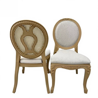 Chaises de salle à manger élégantes en résine plastique couleur bois, avec coussin de siège en tissu, idéales pour les mariages, les hôtels et les réunions.