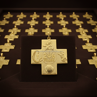 Médailles religieuses en alliage de zinc 3D gravées en forme de croix, or et argent, avec boîte cadeau, vente en gros