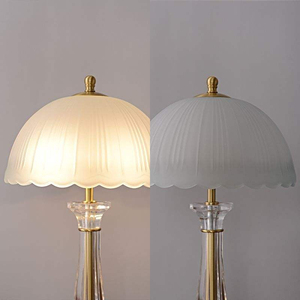 Lampe de table moderne de luxe nordique, abat-jour en acrylique givré, colonne en cristal, base en métal, lumière LED pour chevet, lecture, décoration de bureau - Product Image 3