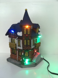 Belle <span class=keywords><strong>maison</strong></span> <span class=keywords><strong>de</strong></span> noël avec décoration LED, <span class=keywords><strong>maison</strong></span> <span class=keywords><strong>de</strong></span> Village <span class=keywords><strong>de</strong></span> noël, <span class=keywords><strong>maison</strong></span> cadeaux artisanaux en résine pour la décoration <span class=keywords><strong>de</strong></span> la <span class=keywords><strong>maison</strong></span> - Product Image 2
