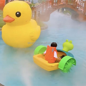 QIQU Barca a Manovella Infrangibile per Giochi d'Acqua - Garanzia Anti-rottura, HDPE Vergine, Luci LED RGB, 12 Ore di Autonomia, Uso Commerciale - Product Image 3