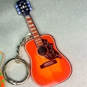 Porte-clés en acrylique en gros, breloque guitare acoustique et électrique rétro folklorique, ornement à suspendre pour sac à dos - Product Image 3