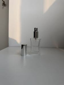 Flacon de parfum de luxe 100 ml en verre plat carré, élégant, vide, en cristal, pour voyage, rechargeable, avec bouchon à vis et pulvérisateur, imprimé sérigraphié, marque <span class=keywords><strong>CGP</strong></span> - Product Image 4