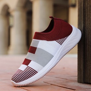 Zapatillas Casuales Suaves para Mujer Estilo Coreano con Parte Superior de Tejido Fly Knit, Tendencia de Moda, Sin Cordones, Para Todas las Estaciones, Venta al Por Mayor - Product Image 3