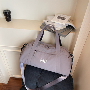 Sac de voyage léger et imperméable, sac fourre-tout décontracté à la mode avec bandoulière, sac de week-end personnalisable avec logo – Offre Spéciale - Product Image 4
