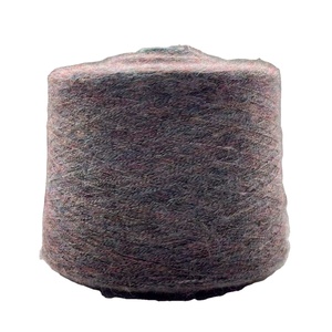 74% 재활용 폴리에스터 17% 아크릴 6% 울 3% 스판덱스 | 헤비급 브러시 원사 1/9NM | 어두운 겨울 니트웨어 멋진 원사 - Product Image 1