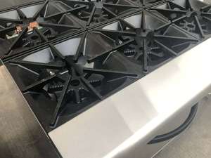 Fornello a gas professionale a 6 fuochi in acciaio inox di alta qualità per ristoranti e hotel, con forno. - Product Image 3