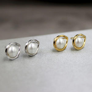 Pendientes de perlas de oro blanco con engaste en bisel, pendientes clásicos para mujer E3219 - Product Image 5