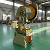 Presse mécanique inclinable à cadre ouvert J23-10T de 10 tonnes avec moteur et pompe pour le poinçonnage de pièces métalliques