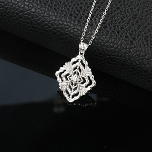 Collier en argent sterling S925 vintage baroque filigrané avec accent diamant, pendentif floral ajouré élégant pour femme, usage quotidien - Product Image 1
