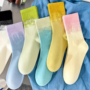 Fabrication de <span class=keywords><strong>chaussettes</strong></span> de qualité personnalisées pour femmes, <span class=keywords><strong>jolies</strong></span> <span class=keywords><strong>chaussettes</strong></span> de Saint Valentin en coton de bambou côtelé rouge avec logo brodé - Product Image 1