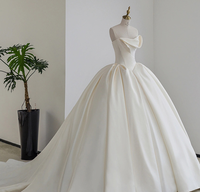 Vestido de Novia Clásico sin Tirantes, Estilo Princesa, en Satén Color Marfil, con Cola Catedral, Velo, Petticoat y Guantes Incluidos