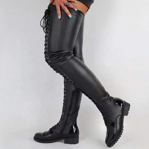 Bottes longues à lacets en dentelle, à bout rond, pour femmes, chaussures à la mode, noires et rouges, au-dessus du genou, à talon plat - Product Image 5
