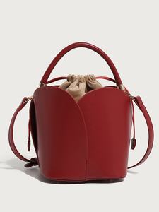 Bolso de mano cilíndrico de poliéster con perlas, diseño de pétalos rojos, para mujer, estilo animal, para boda, para novias - Product Image 6