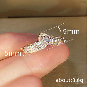 Anello di Fidanzamento Classico da Donna Q663 con Diamante Taglio Baguette Naturale e Fascia in Oro 14K - Product Image 4