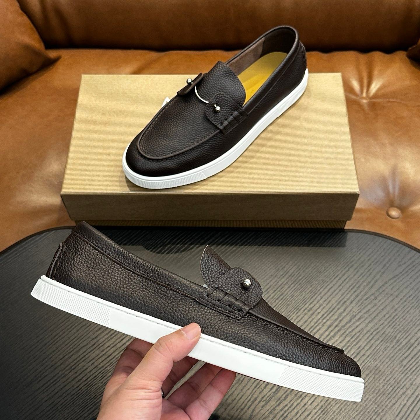 สีน้ำตาล