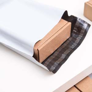 Buste di plastica per la spedizione e resi 40 cm x 30 cm - Product Image 1