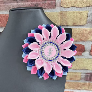 Spilla a forma di fiore rotondo JJ ispirata alla confraternita Fashion Sorority, spilla a forma di fiore in raso africano - Product Image 5