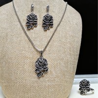 Parures de bijoux en forme de rose noire pour femmes, collier, boucles d'oreilles et bague vintage, cadeau élégant pour fête/mariage