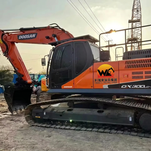 Excavatrice d'occasion Doosan DX300LC-9C en bon état avec prix raisonnable, dotée d'un moteur et de composants PLC essentiels pour l'exploitation minière, en stock - Product Image 1