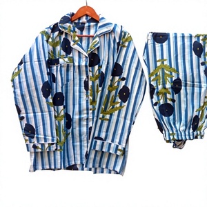 Pyjama en coton à rayures bleues et imprimé floral pour femmes, manches longues, col rabattu, ensemble de vêtements de nuit décontractés de longueur complète - Product Image 1
