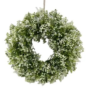 批发人造绿叶与满天星花环白花用于窗墙婚礼装饰